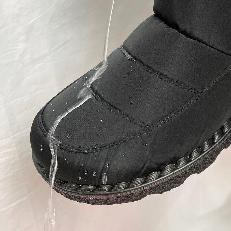 Bota Feminina Peluciada Impermeável