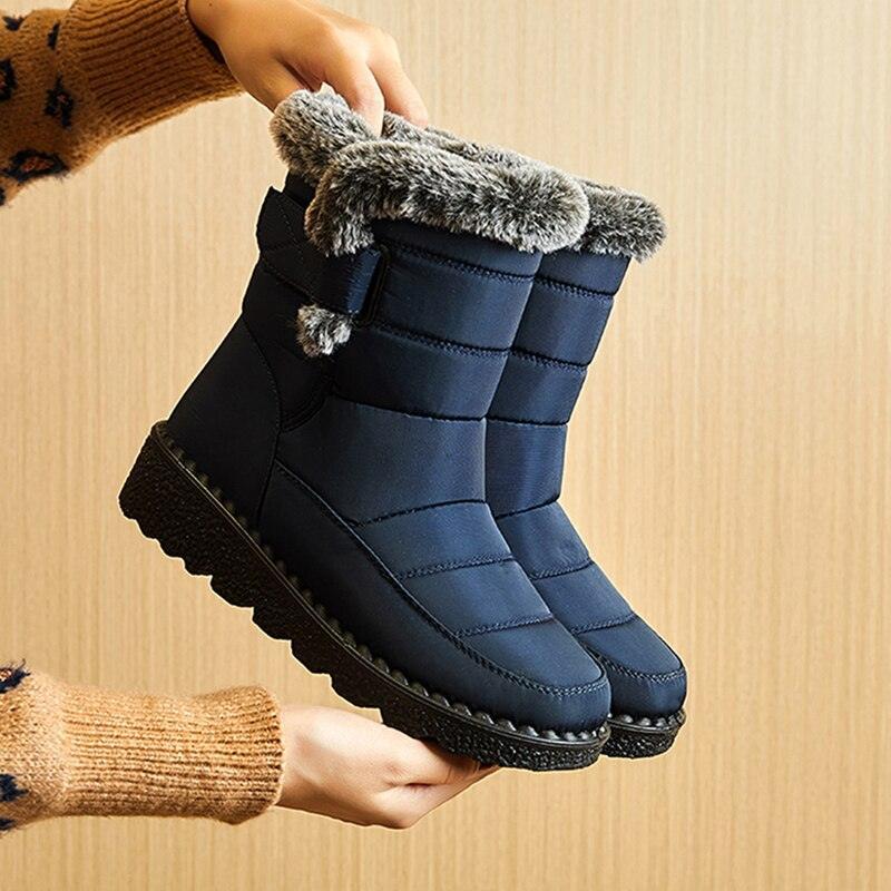 Bota Feminina Peluciada Impermeável