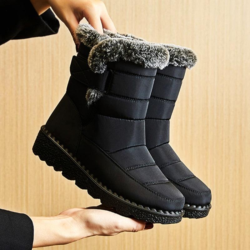 Bota Feminina Peluciada Impermeável