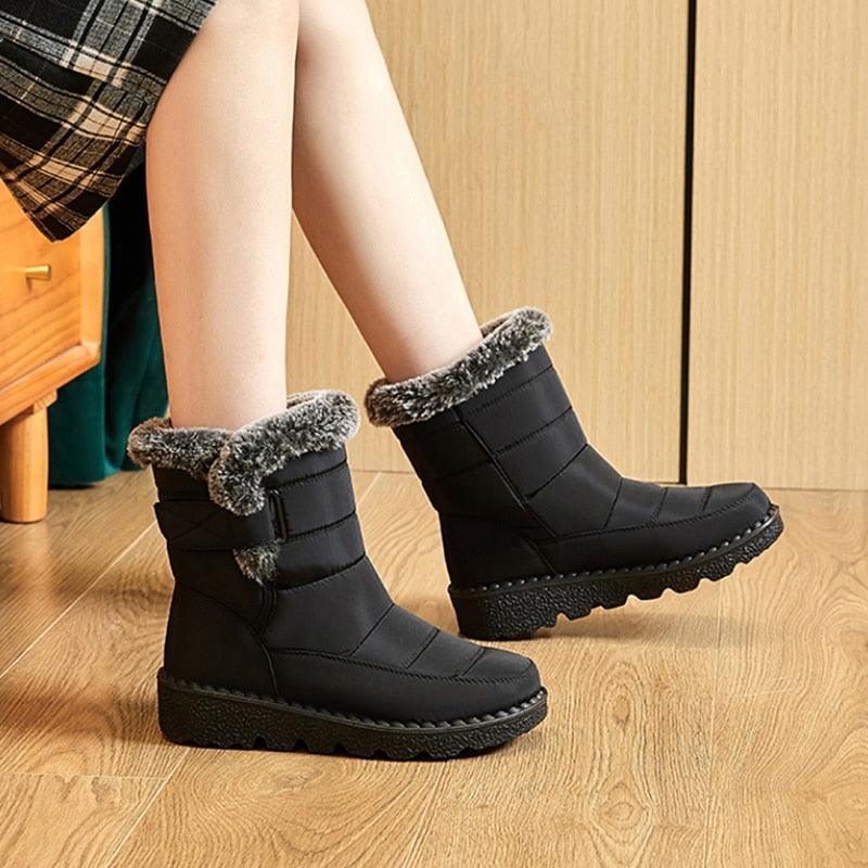 Bota Feminina Peluciada Impermeável