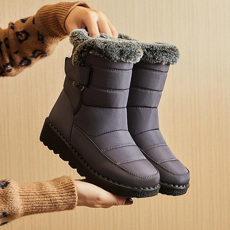 Bota Feminina Peluciada Impermeável
